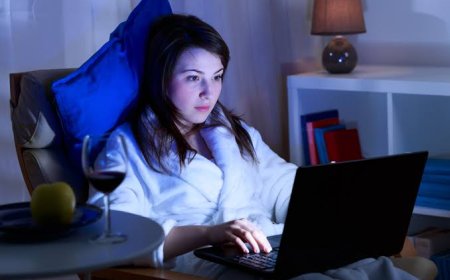 Begadang Bikin Tambah Gemuk dan Cepat Tua? Yuk Cek Fakta Tidur Sehat!
