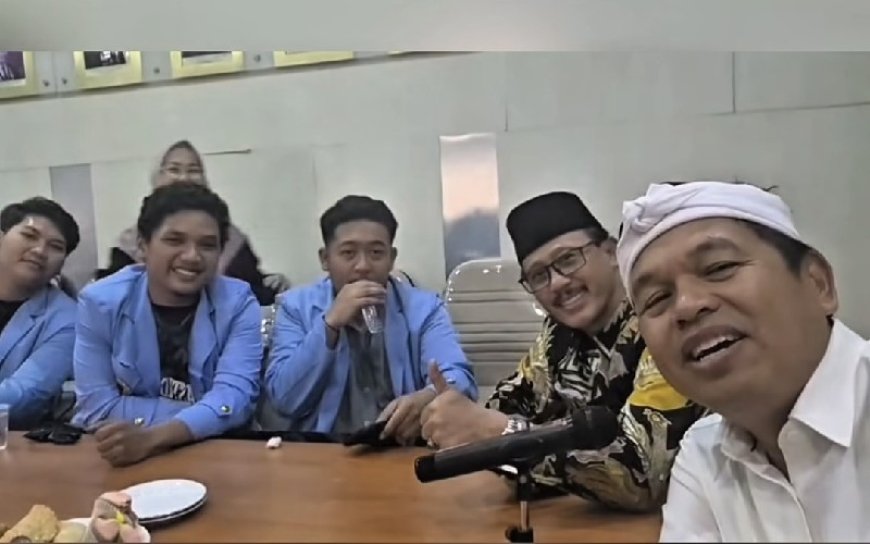 Gas Air Mata Masuk Kampus Unisba, Dedi Mulyadi Datang Sendiri ke Unisba: “Saya Harus Dengar Langsung dari Mahasiswa”