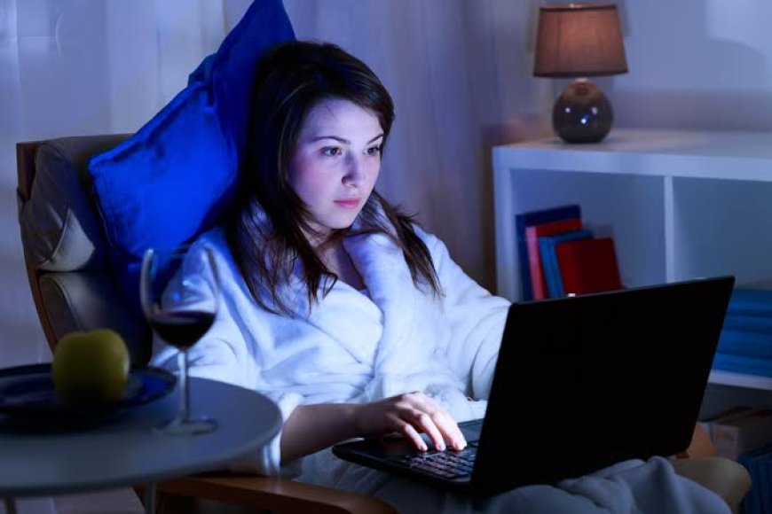 Begadang Bikin Tambah Gemuk dan Cepat Tua? Yuk Cek Fakta Tidur Sehat!