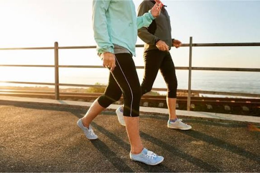 Rahasia Turun Berat Badan: Jalan Kaki Pagi atau Sore, Mana yang Lebih Ampuh?