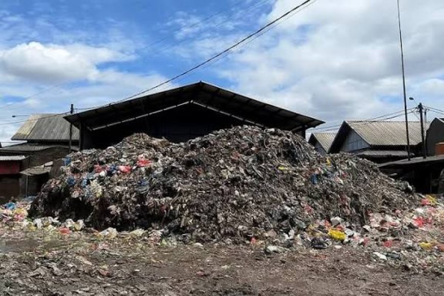 Viral Tumpukan Sampah Pasar Caringin, Dedi Mulyadi: Itu Tanggung Jawab Pengelola Swasta!