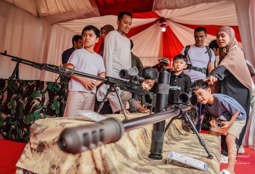 Pindad Pamerkan Tank Harimau hingga Senapan SS3 M1 di TNI Fair 2025