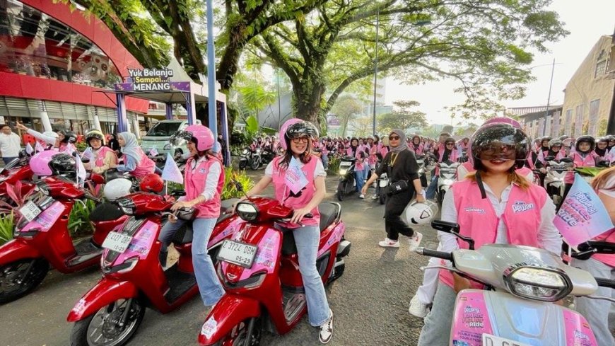 Ratusan Perempuan Riders Ramaikan SoKlin Ladies Flower Ride di Bandung: Bukti Wangi Bikin Percaya Diri