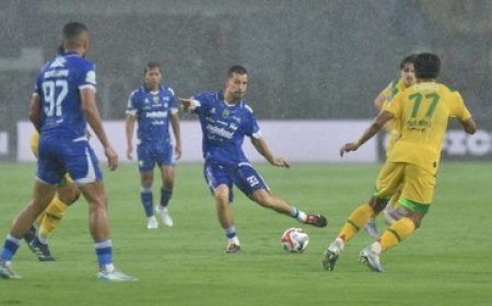 Persib Bandung Perkasa di Asia! Kunci Puncak Grup AFC CL 2 Usai Jinakkan Selangor 2-0 di GBLA