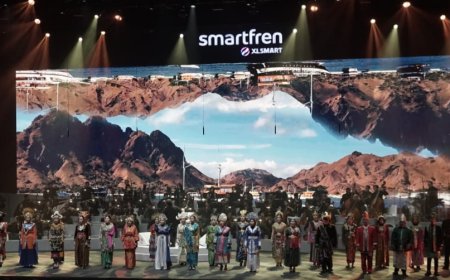 SMARTFREN Malam 100 Cinta 2025 Sukses Guncang JIEXPO, Ribuan Penonton Terhipnotis Kolaborasi Musisi Top