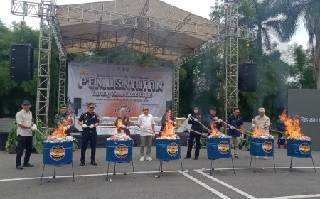 Rp10 Miliar Barang Ilegal Dimusnahkan di Jabar, Dedi Mulyadi Tegaskan Komitmen Lindungi Ekonomi dan Kesehatan Masyarakat