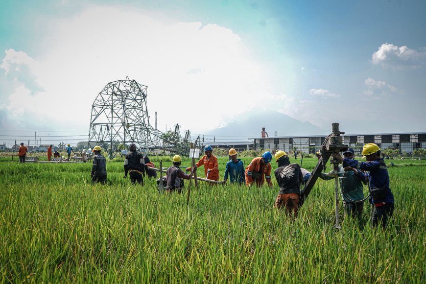 Hujan Ekstrem Terjang Klaten, Tower SUTT Roboh: PLN Kerahkan 100 Personel Pulihkan Listrik