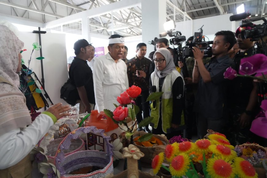 Investasi Melesat, Warga Kebanjiran Kerja: 303 Ribu Orang Terserap di Jabar Sepanjang 2025