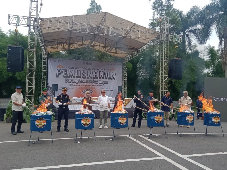 Rp10 Miliar Barang Ilegal Dimusnahkan di Jabar, Dedi Mulyadi Tegaskan Komitmen Lindungi Ekonomi dan Kesehatan Masyarakat