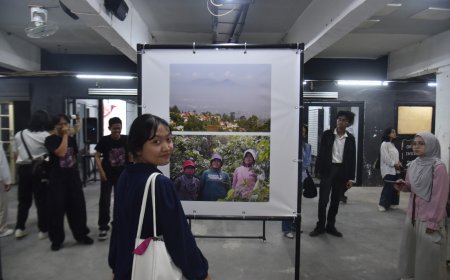 Economic Hero: Potret Perjuangan Pahlawan Ekonomi yang Menggerakkan Indonesia dari Balik Lensa Anak Muda