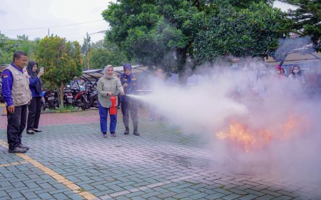 PLN UIP JBT Latih Pegawai Kuasai APAR untuk Perkuat Budaya Kerja Aman dan Zero Accident