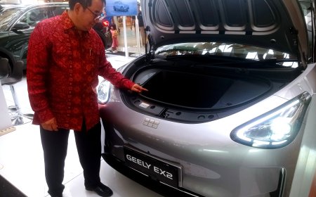 “Pasar Otomotif Bandung Makin Panas! Geely Bawa Starray EM-i dan EX2 untuk Rebut Segmen Hybrid & EV