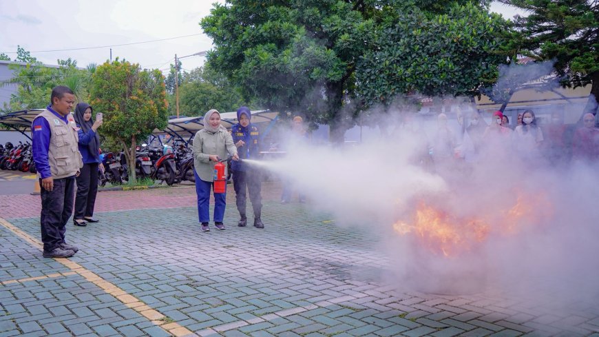 PLN UIP JBT Latih Pegawai Kuasai APAR untuk Perkuat Budaya Kerja Aman dan Zero Accident