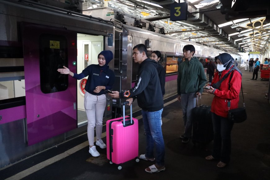 KAI Daop 2 Bandung Siapkan 4 Kereta Tambahan untuk Angkutan Nataru 2025/2026, Sediakan 44 Ribu Kursi Ekstra