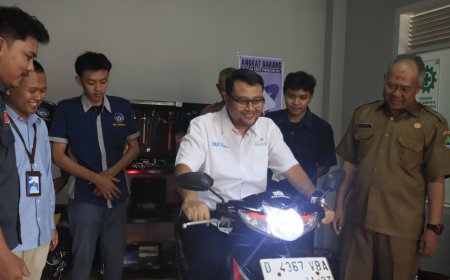 Jelang Sumpah Pemuda, PLN Latih Siswa SMK di Bandung Barat Ubah Motor Bensin Jadi Listrik