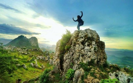 Wisata Anti Mainstream di Bandung: Stone Garden Citatah, Negeri Bebatuan Purba yang Instagramable