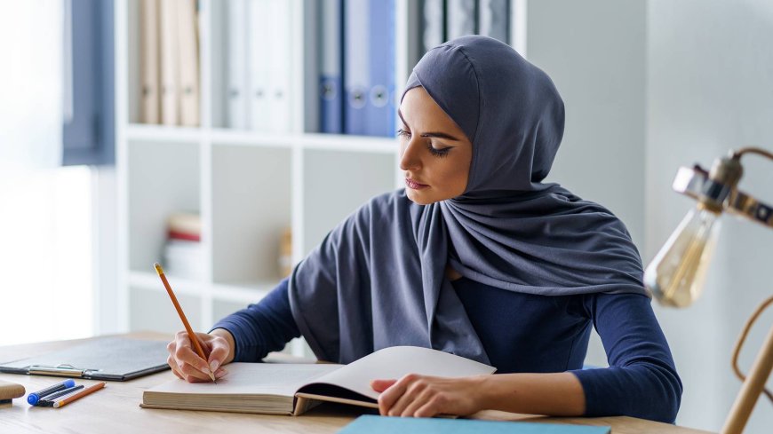 Dari Abdi hingga Man Jadda Wajada, Jejak Sunyi Bahasa Arab dalam Bahasa Sehari-hari Nusantara