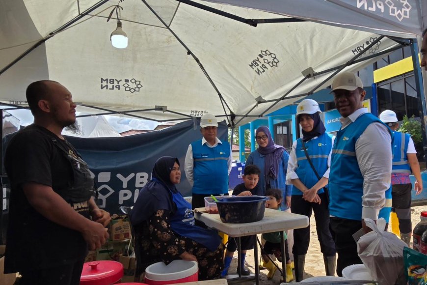 Direksi PLN Turun Langsung ke Lokasi Banjir Aceh, Pastikan Listrik RS hingga Rumah Ibadah Aman Kembali