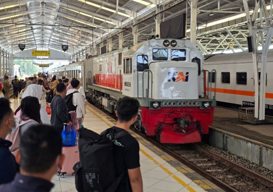 Libur Sekolah Picu Lonjakan Penumpang, Commuter Line Bandung Raya Jadi Primadona Wisata Nataru 2025/2026