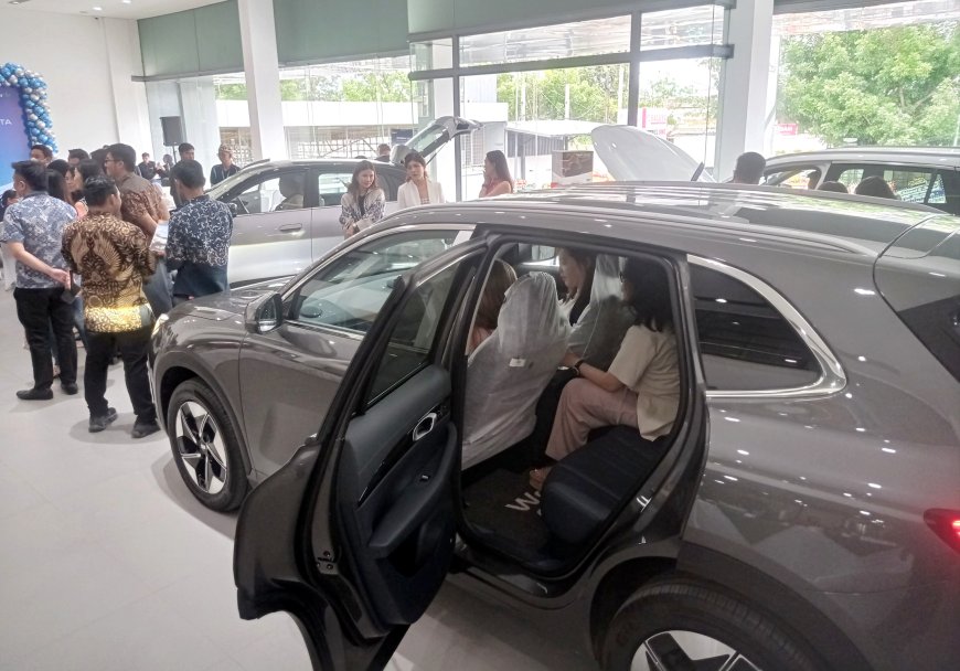 Pasar EV Bandung Makin Panas, Geely Resmikan Diler Terbesar dengan Fasilitas Super Lengkap