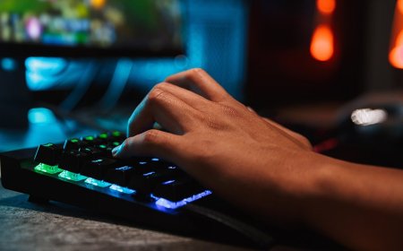Pura-Pura Online Saat Jam Kerja, Puluhan Karyawan Bank Ini Dipecat Gegara Pakai Keyboard Palsu