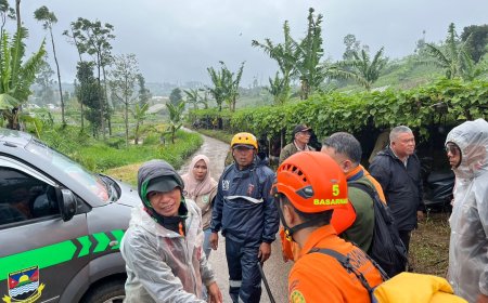 BREAKING NEWS: Longsor Terjang Pasirlangu Cisarua, Kantor SAR Bandung Kerahkan Tim Rescue Cari Dugaan Korban