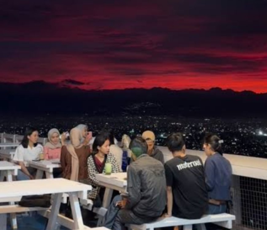Wisata Bandung Paling Dicari, Ngopi Sambil Menatap Kota dari Atas Awan