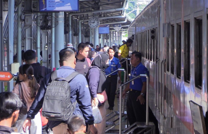 Lonjakan Penumpang KAI Daop 2 Bandung Warnai Libur Isra Mi’raj, Hampir 30 Ribu Orang Bepergian dalam Dua Hari