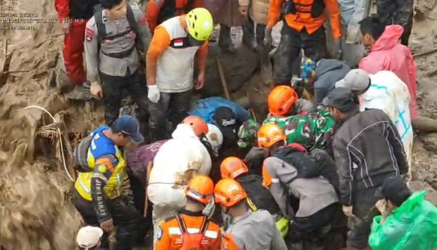 Longsor Pasirlangu Bandung Barat: Lili Ditemukan Selamat, Tim SAR Terus Cari Puluhan Korban