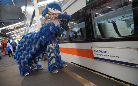 Nuansa Imlek Meriah di Stasiun-Stasiun Bandung, Okupansi KA Daop 2 Tembus 129 Persen