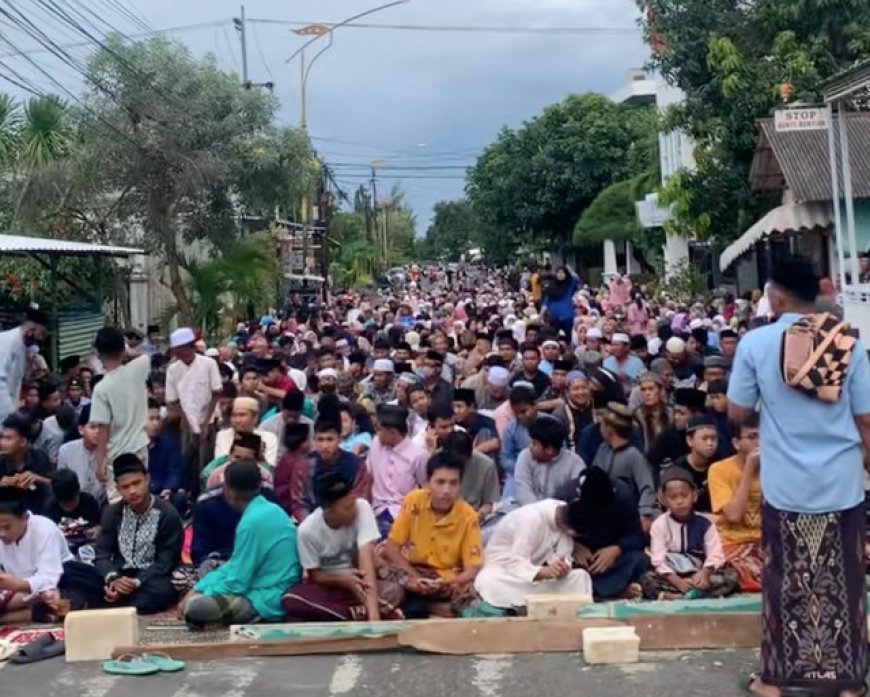 Bukan Sekadar Ibadah, Tarawih di Sumenep Berubah Jadi Ritual Sosial yang Diserbu Ribuan Warga