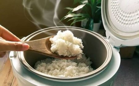 Cara Menjaga Nasi Tidak Cepat Basi Saat Sahur