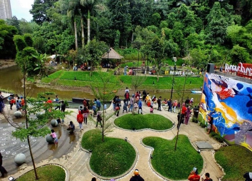 Teras Cikapundung, Surga Ngabuburit Favorit Warga Bandung yang Adem dan Penuh Cerita