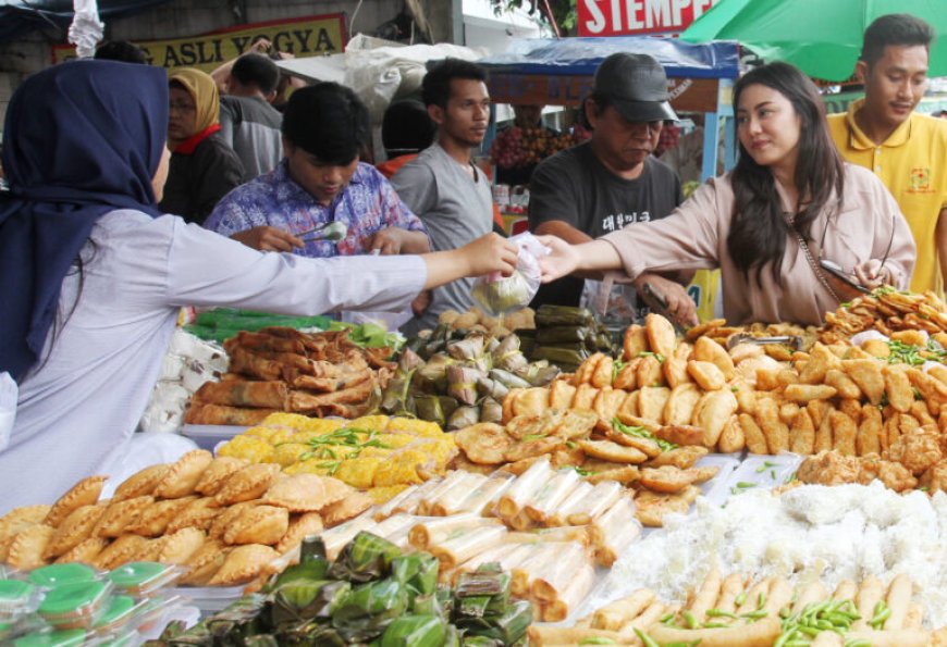 Berburu Takjil di Jalan Cibadak Bandung, Surga Kuliner Legendaris yang Selalu Ramai Jelang Magrib