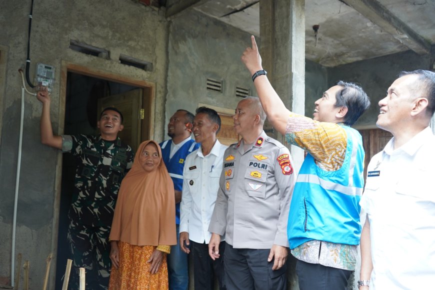 Light Up The Dream PLN: 321 Rumah dan Mushola di Jawa Barat Kini Terang di Bulan Ramadan
