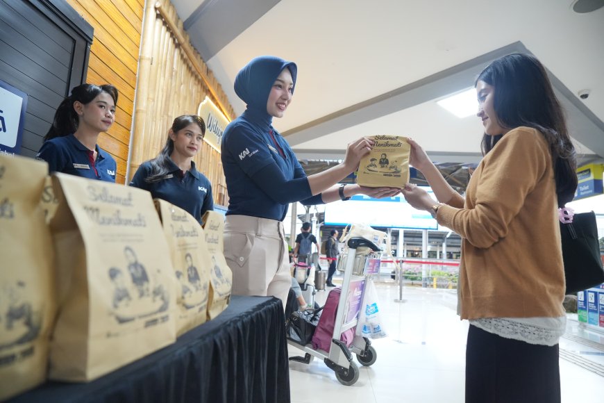 KAI Daop 2 Bandung Tebar 3.500 Takjil Gratis bagi Penumpang KA Selama Angkutan Lebaran 2026