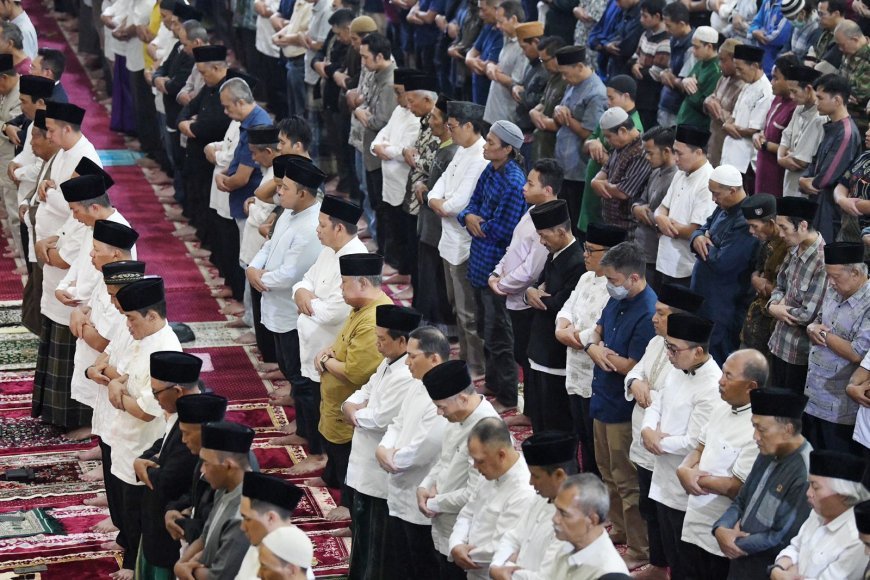 Hukum dan Tata Cara Sholat Idul Fitri Lengkap