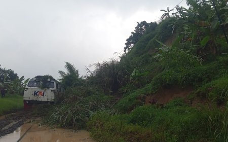 KA Ciremai Tertahan Longsor di Jalur Maswati–Sasaksaat, KAI Daop 2 Bandung Sampaikan Permohonan Maaf