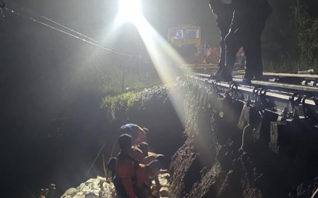 Rel Tergerus Banjir di Cianjur, 6 Perjalanan KA Siliwangi Dihentikan
