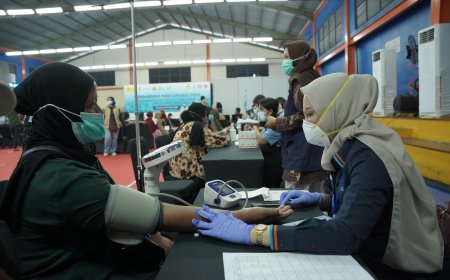 Kimia Farma Diagnostika Gandeng FKUI, 300 Warga Cilincing Ikuti Skrining X-Ray Berbasis AI