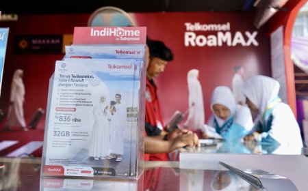 Jemaah Haji dari Kloter Jawa Barat Makin Tenang Beribadah Pakai RoaMAX Haji Telkomsel