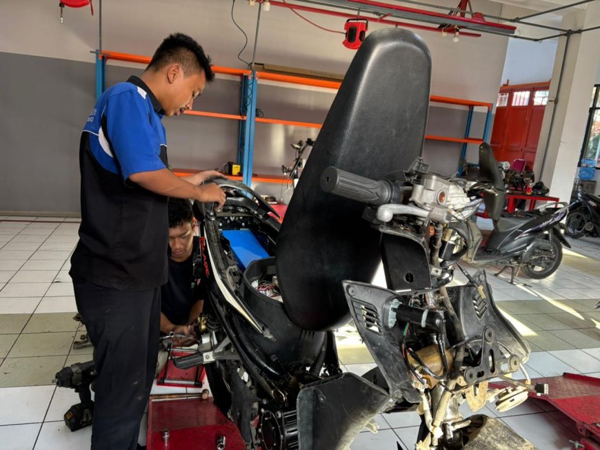 181 Siswa Melek Konversi Motor Listrik, PLN Jadikan SMKN 8 Bandung Role Model EV