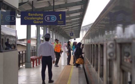 KAI Commuter Turunkan Penumpang yang Merokok dan Bikin Gaduh di Kereta