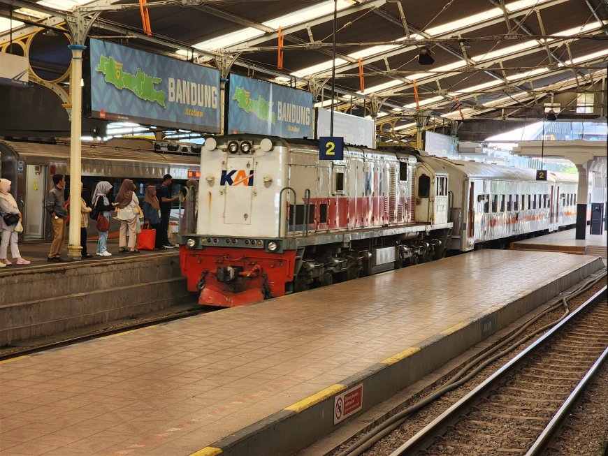 KAI Daop 2 Bandung Operasikan 26 Kereta Saat Libur Panjang Tahun Baru Islam 1448 H