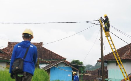 PLN UID Jabar Bangun Jaringan Listrik di 210 Lokasi, Hampir 3.000 Warga Siap Nikmati Akses Listrik