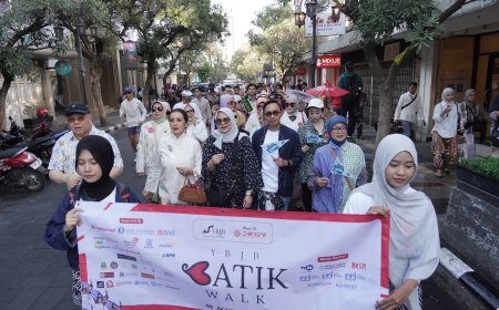 Sekitar 300 Peserta Ramaikan Batik Walk 2026 di Bandung