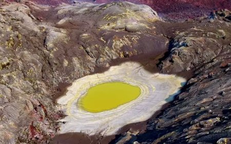 Kawah Gunung Anak Krakatau Mirip Telur Ceplok