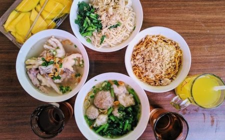 Jejak Kuliner Bandung Bertahan Puluhan Tahun, Lima Bakmi Legendaris Ini Masih Diburu