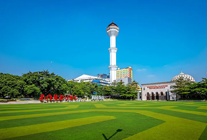 Turun di Stasiun Bandung? Ini 5 Destinasi Wisata yang Bisa Dikunjungi