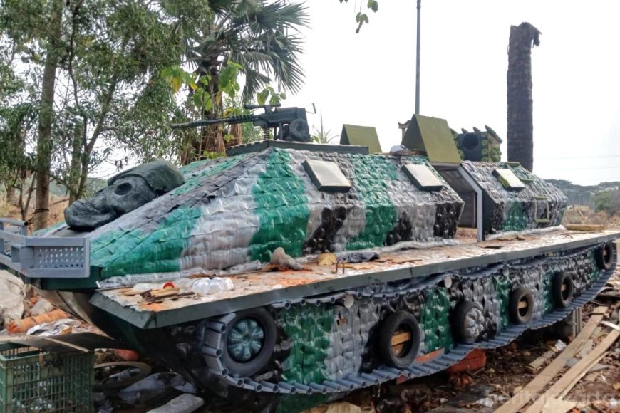 2.850 Botol Plastik Disulap Jadi Perahu Tank
